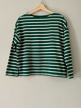 Uniqlo Green and White Striped Boatneck Tee